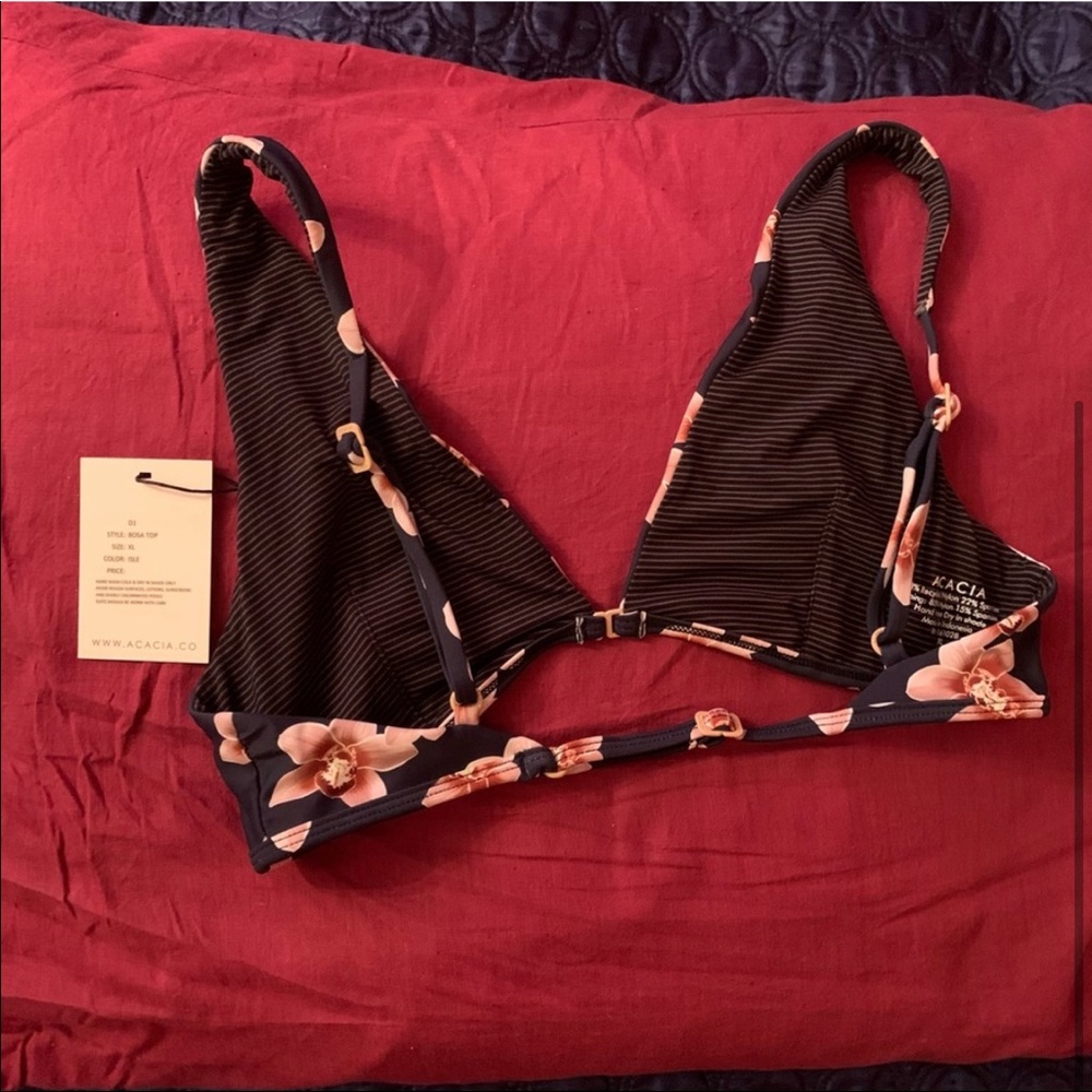 Acacia bosa top in Isle